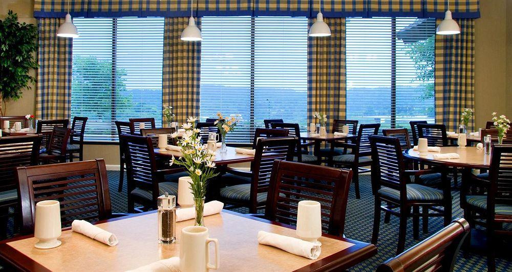 Ramada By Wyndham Greensburg Hotel & Conference Center Restaurace fotografie